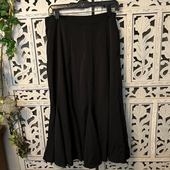 DAZY DARING BLACK SMOOTH BLACK PLEATED FLOWY MIDI SKIRT - Picture 6 of 10